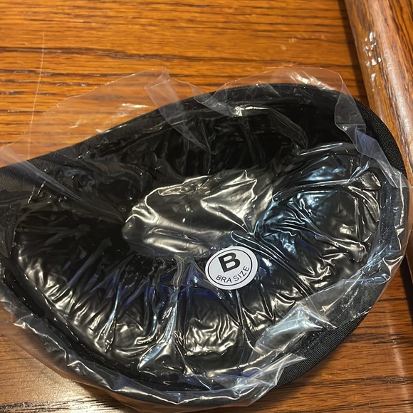 Black strapless silicon lightweight adhesive B CUP bra - Picture 4 of 5